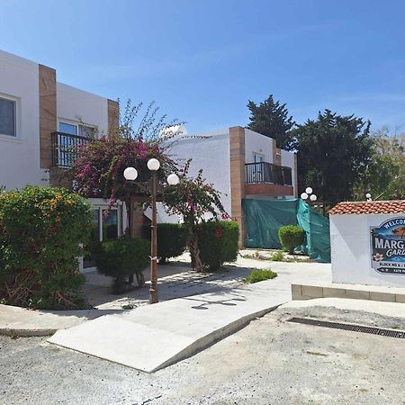 Stylish Apt Kato Paphos Close To Beach & Vibrant Harbor Life Bagian luar foto