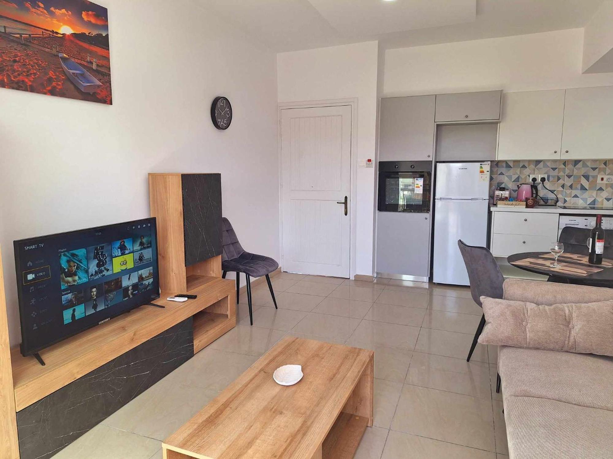 Stylish Apt Kato Paphos Close To Beach & Vibrant Harbor Life Bagian luar foto
