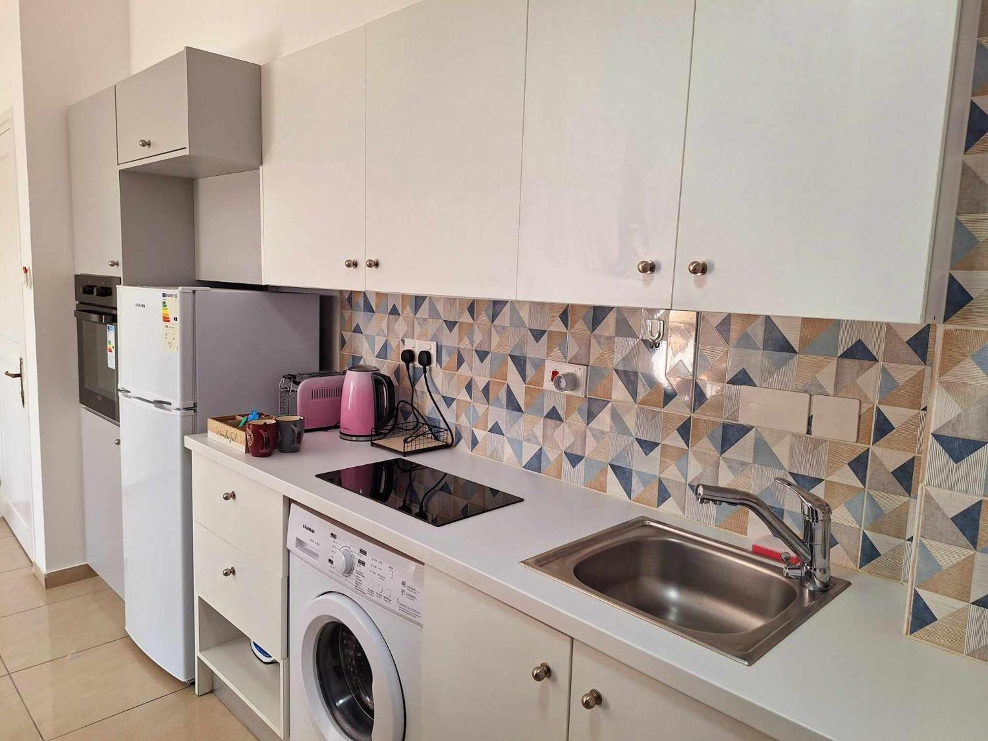 Stylish Apt Kato Paphos Close To Beach & Vibrant Harbor Life Bagian luar foto