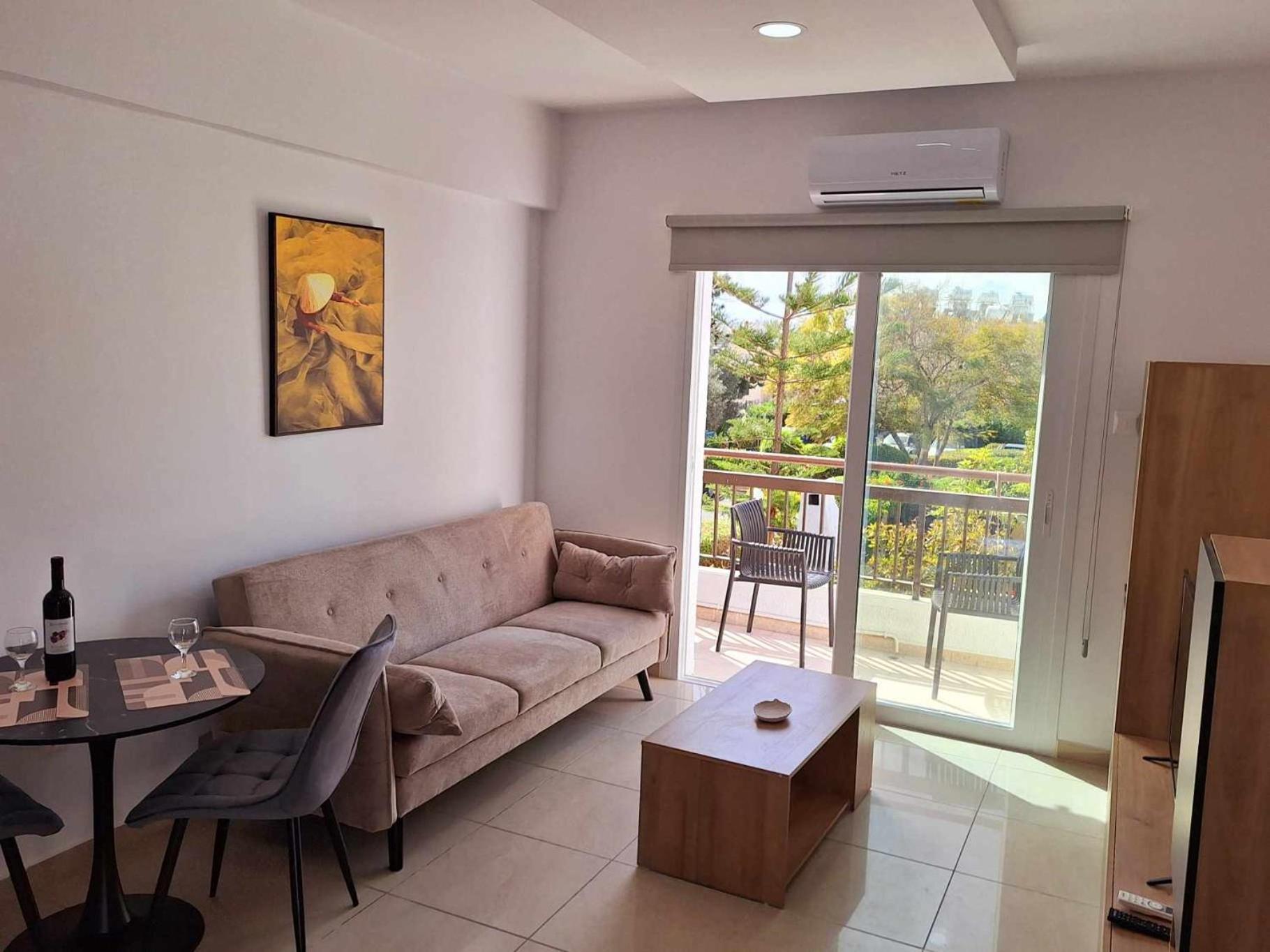 Stylish Apt Kato Paphos Close To Beach & Vibrant Harbor Life Bagian luar foto