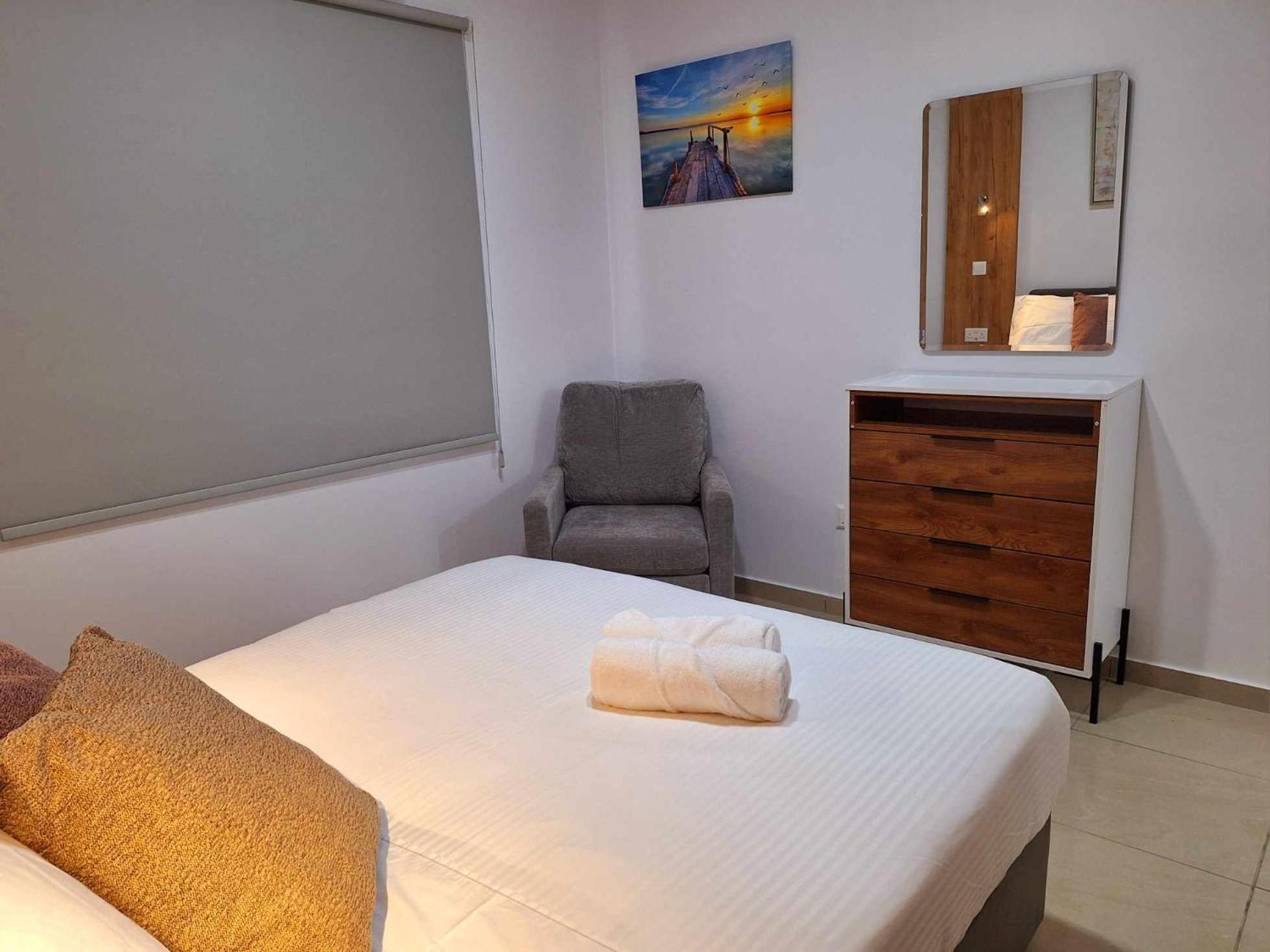 Stylish Apt Kato Paphos Close To Beach & Vibrant Harbor Life Bagian luar foto