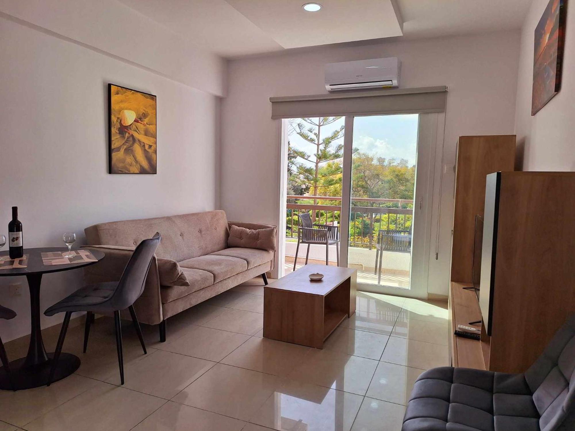 Stylish Apt Kato Paphos Close To Beach & Vibrant Harbor Life Bagian luar foto
