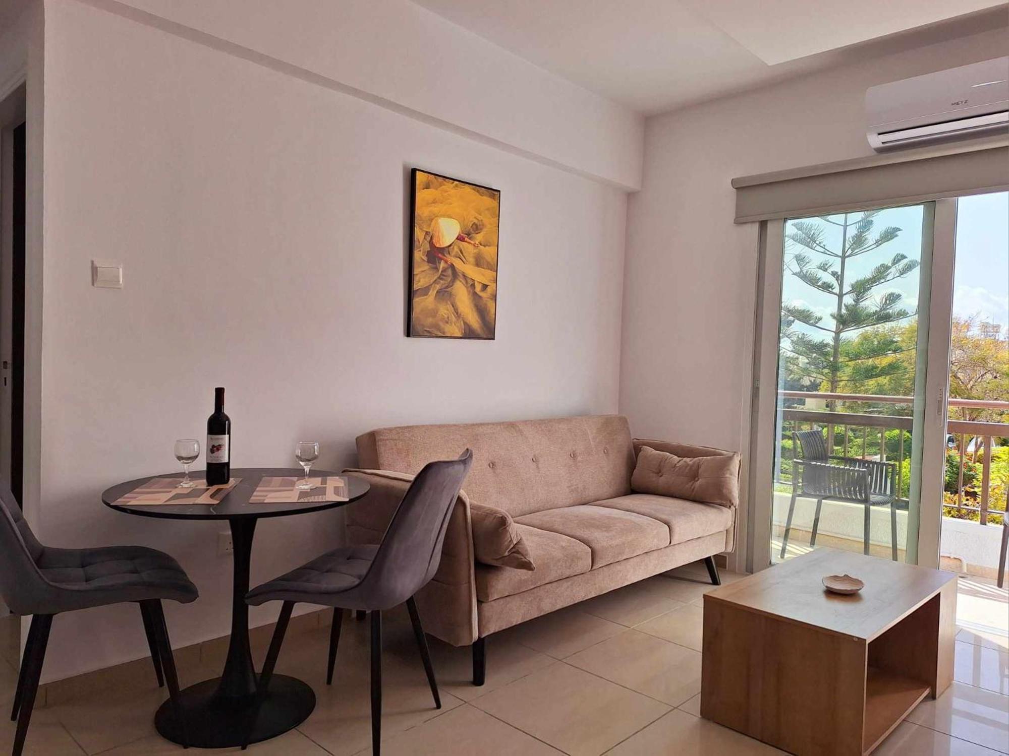 Stylish Apt Kato Paphos Close To Beach & Vibrant Harbor Life Bagian luar foto