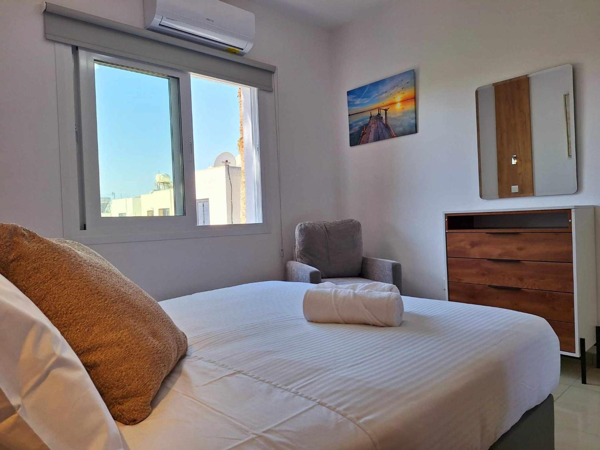 Stylish Apt Kato Paphos Close To Beach & Vibrant Harbor Life Bagian luar foto