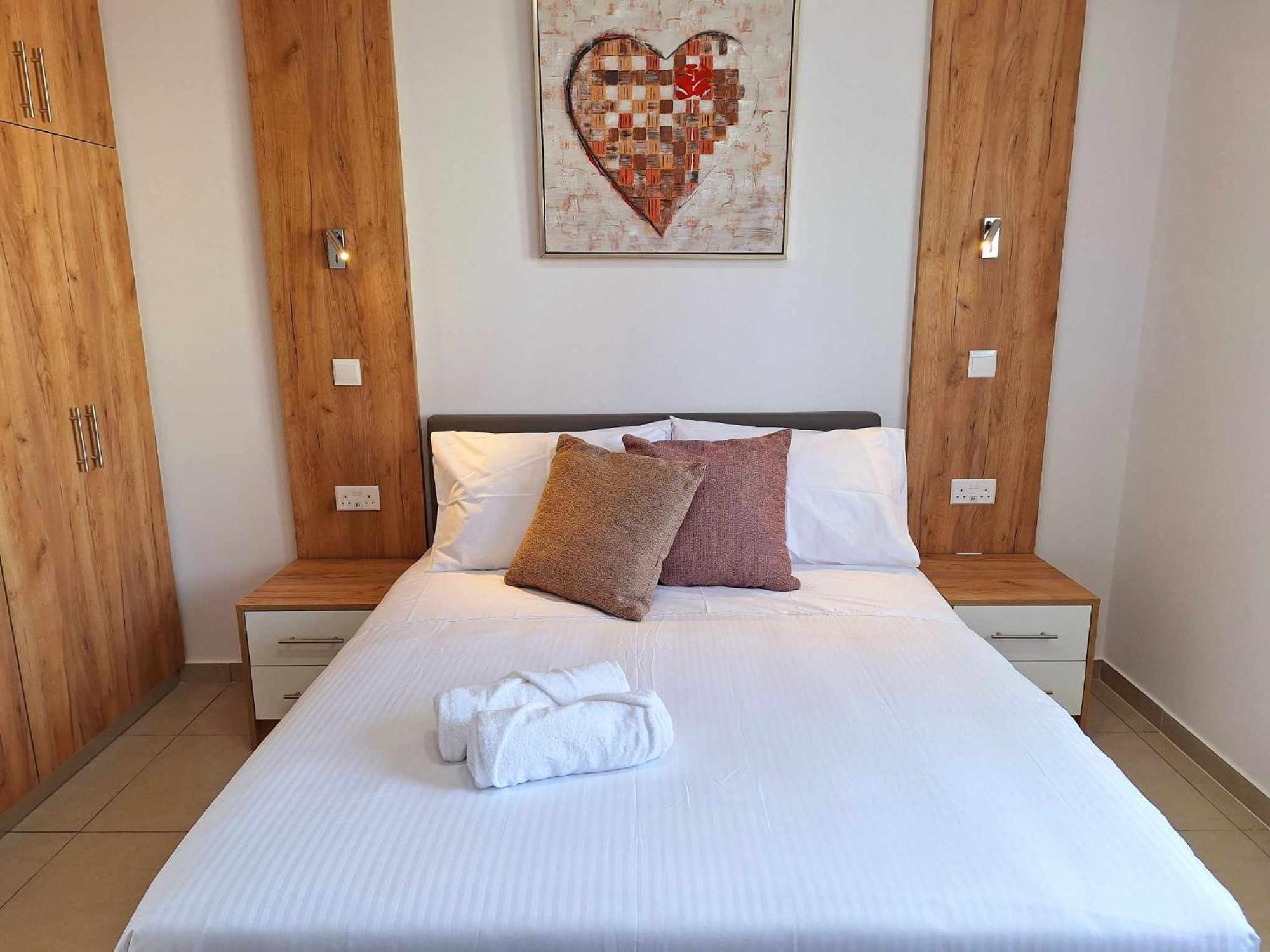 Stylish Apt Kato Paphos Close To Beach & Vibrant Harbor Life Bagian luar foto