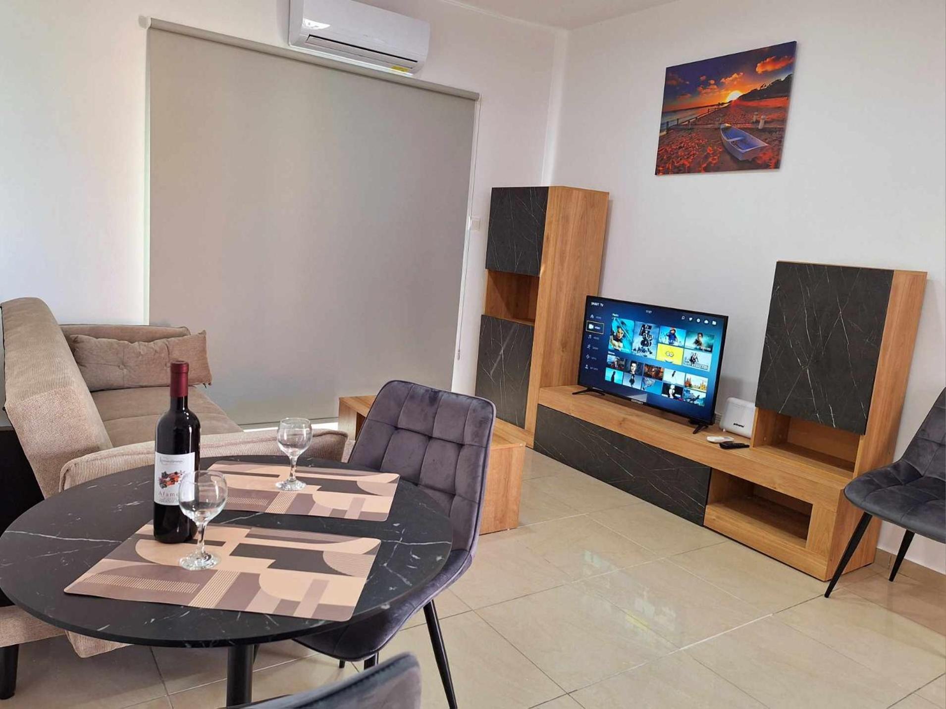 Stylish Apt Kato Paphos Close To Beach & Vibrant Harbor Life Bagian luar foto